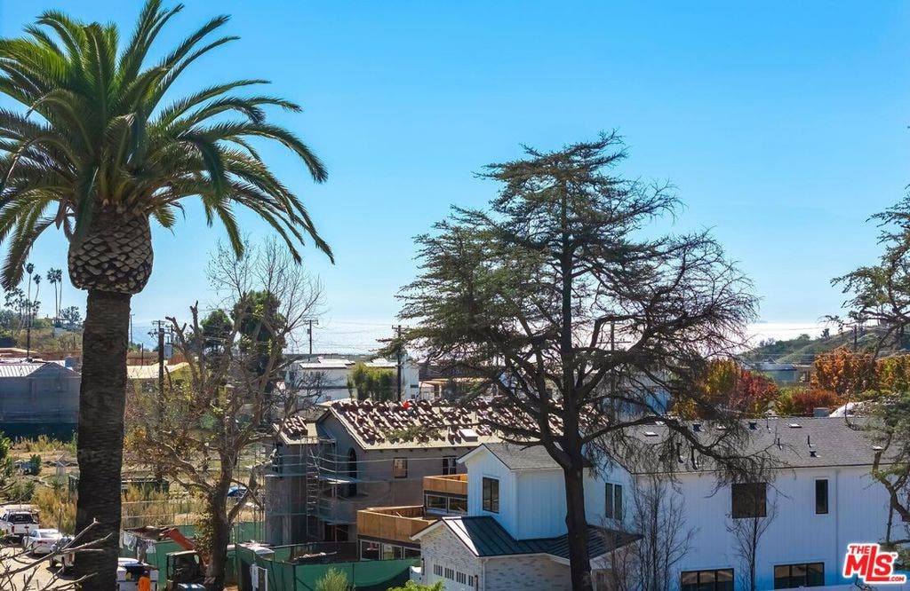 740 Haverford Avenue, Pacific Palisades, CA 90272 View from approx 2nd level