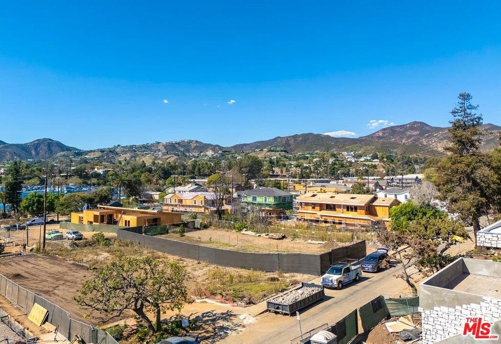 740 Haverford Avenue, Pacific Palisades, CA 90272 View from approx 2nd level