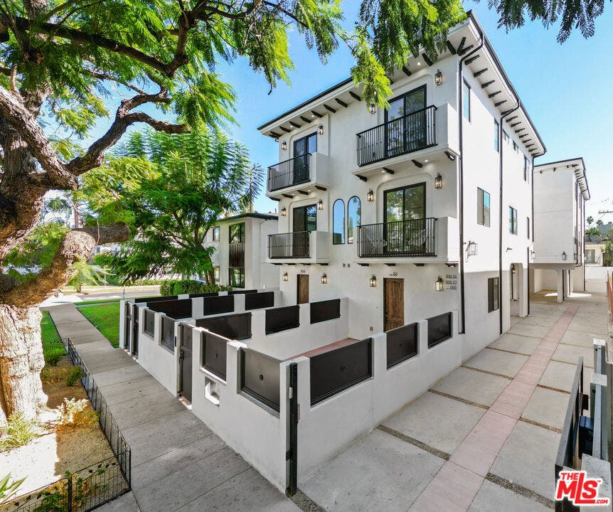 904 S Shenandoah Street, Los Angeles, CA 90035 904 S Shenandoah Street, Los Angeles, CA 90035