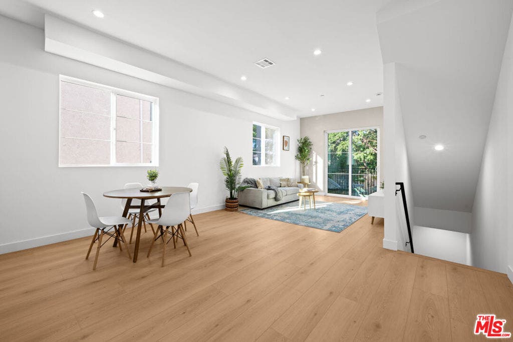 904 S Shenandoah Street, Los Angeles, CA 90035 904 S Shenandoah Street, Los Angeles, CA 90035