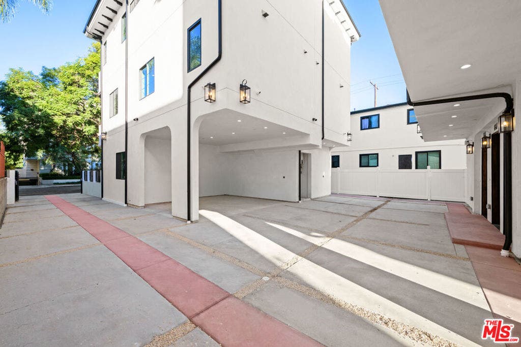 904 S Shenandoah Street, Los Angeles, CA 90035 904 S Shenandoah Street, Los Angeles, CA 90035