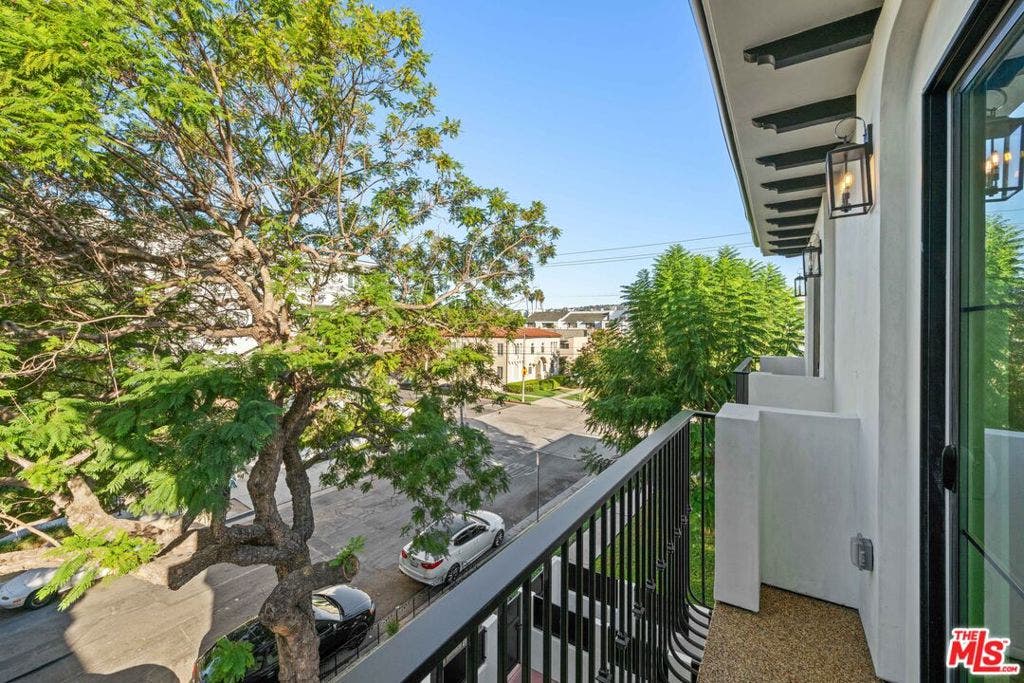 904 S Shenandoah Street, Los Angeles, CA 90035 904 S Shenandoah Street, Los Angeles, CA 90035