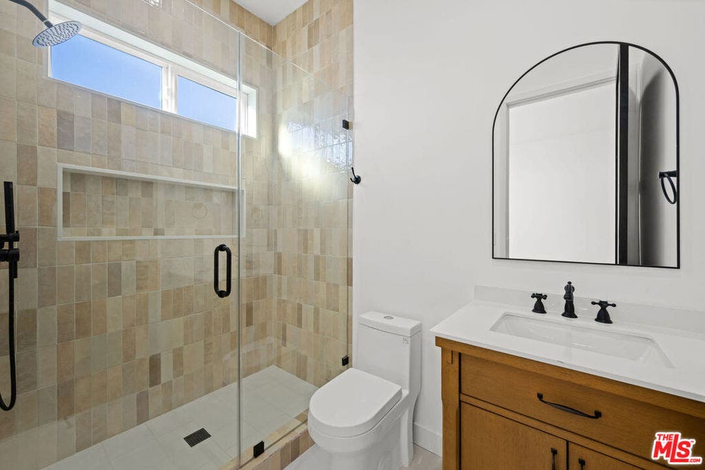 904 S Shenandoah Street, Los Angeles, CA 90035 904 S Shenandoah Street, Los Angeles, CA 90035