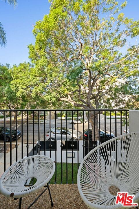 904 S Shenandoah Street, Los Angeles, CA 90035 904 S Shenandoah Street, Los Angeles, CA 90035