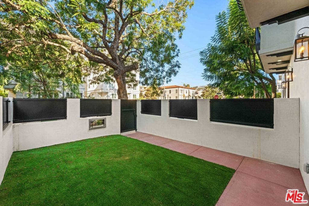 904 S Shenandoah Street, Los Angeles, CA 90035 904 S Shenandoah Street, Los Angeles, CA 90035