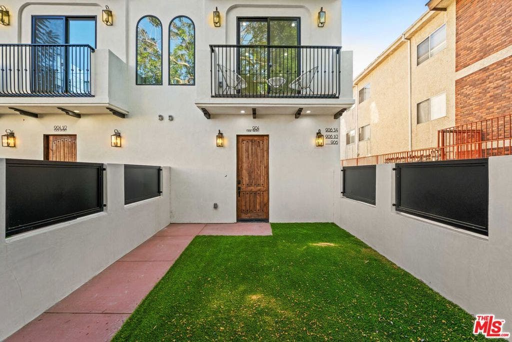 904 S Shenandoah Street, Los Angeles, CA 90035 904 S Shenandoah Street, Los Angeles, CA 90035