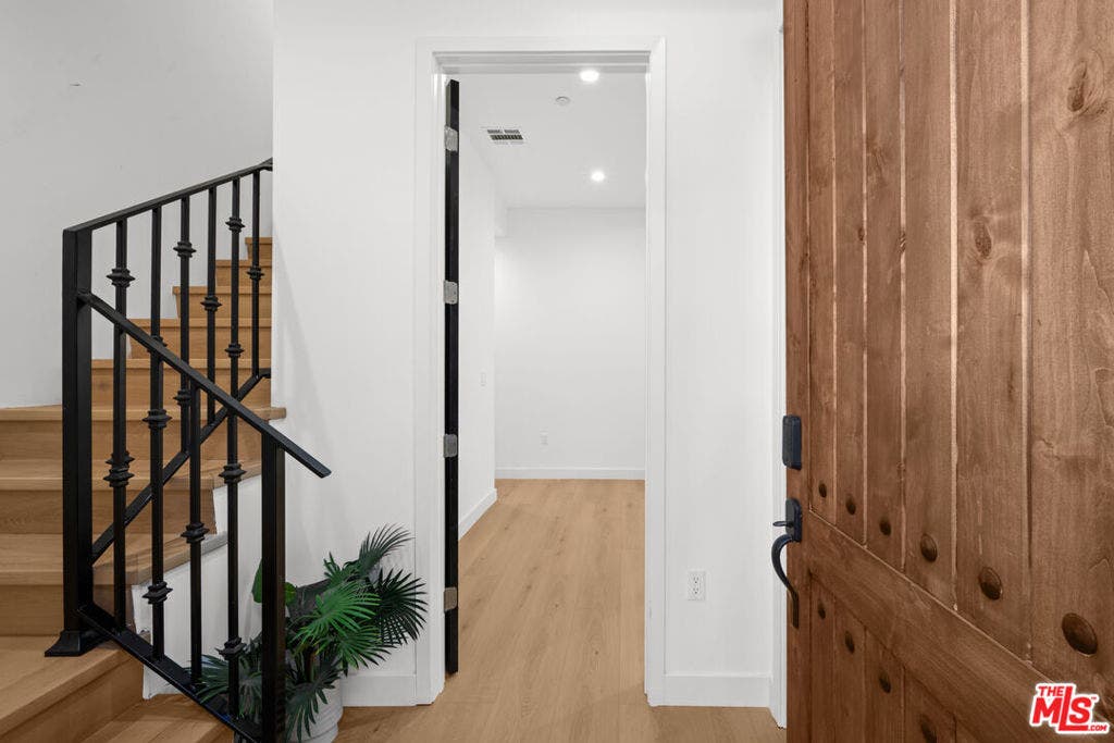 904 S Shenandoah Street, Los Angeles, CA 90035 904 S Shenandoah Street, Los Angeles, CA 90035