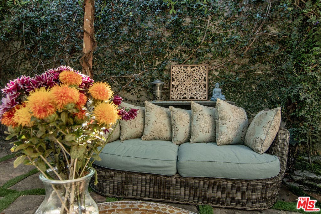 144 S Mansfield Avenue, Los Angeles, CA 90036 144 S Mansfield Avenue, Los Angeles, CA 90036