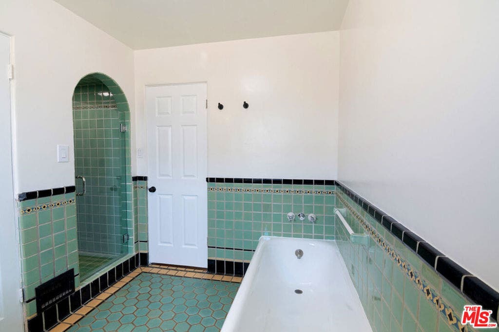 144 S Mansfield Avenue, Los Angeles, CA 90036 144 S Mansfield Avenue, Los Angeles, CA 90036