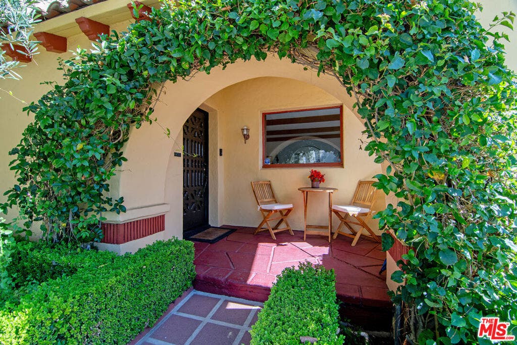 144 S Mansfield Avenue, Los Angeles, CA 90036 144 S Mansfield Avenue, Los Angeles, CA 90036