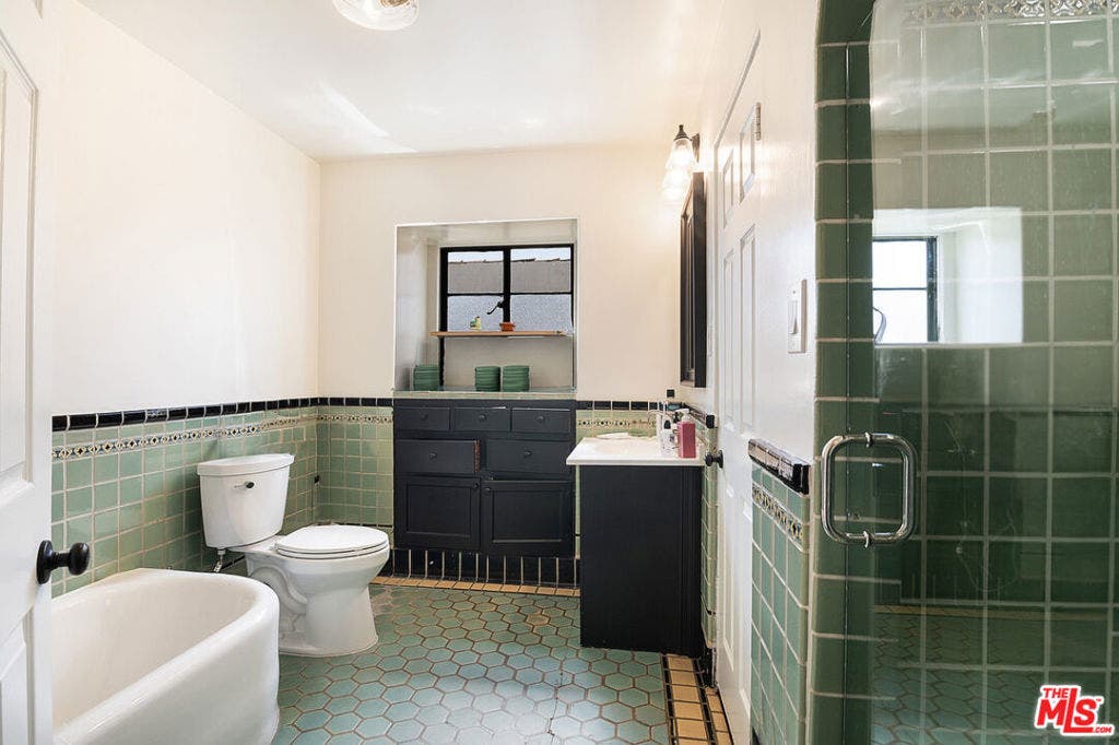 144 S Mansfield Avenue, Los Angeles, CA 90036 144 S Mansfield Avenue, Los Angeles, CA 90036