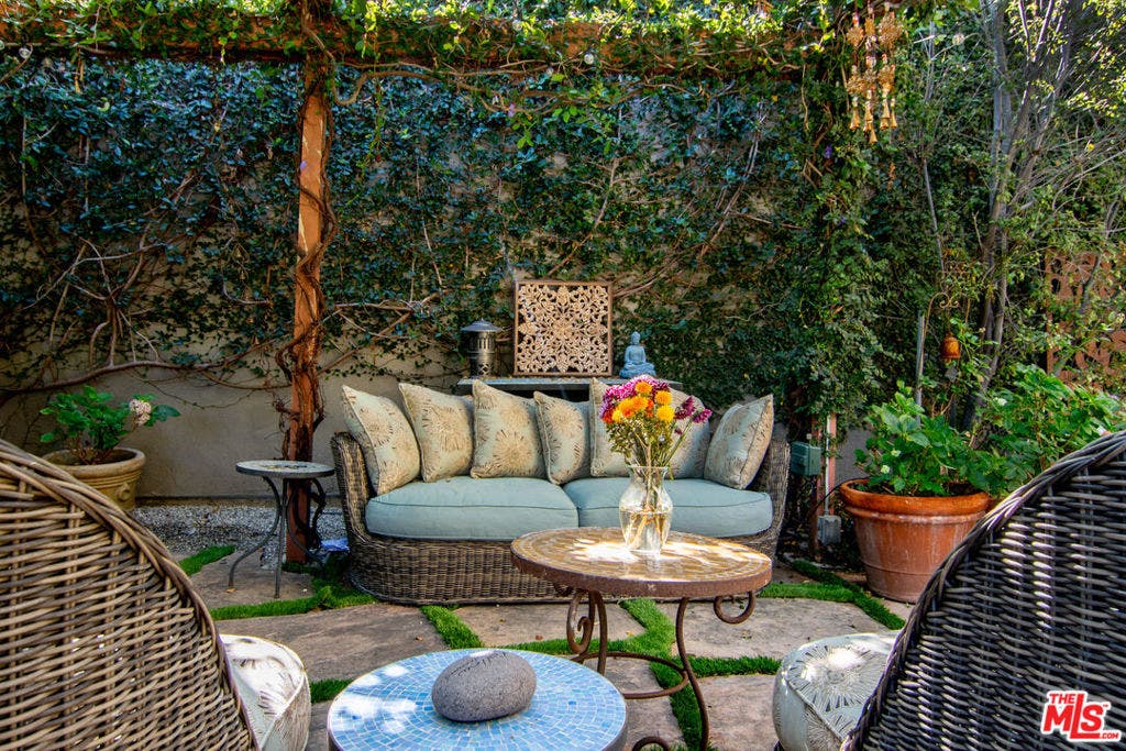 144 S Mansfield Avenue, Los Angeles, CA 90036 144 S Mansfield Avenue, Los Angeles, CA 90036