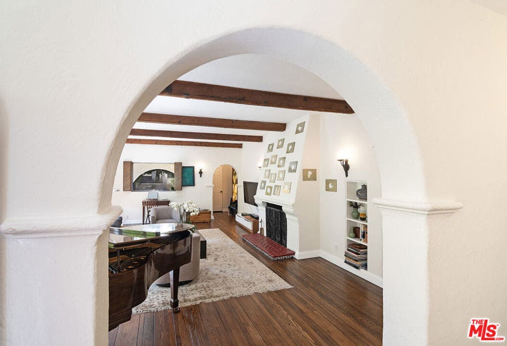 144 S Mansfield Avenue, Los Angeles, CA 90036 144 S Mansfield Avenue, Los Angeles, CA 90036