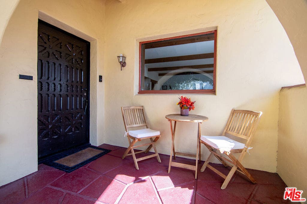 144 S Mansfield Avenue, Los Angeles, CA 90036 144 S Mansfield Avenue, Los Angeles, CA 90036