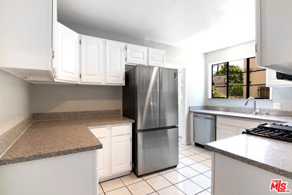 144 S Mansfield Avenue, Los Angeles, CA 90036 144 S Mansfield Avenue, Los Angeles, CA 90036