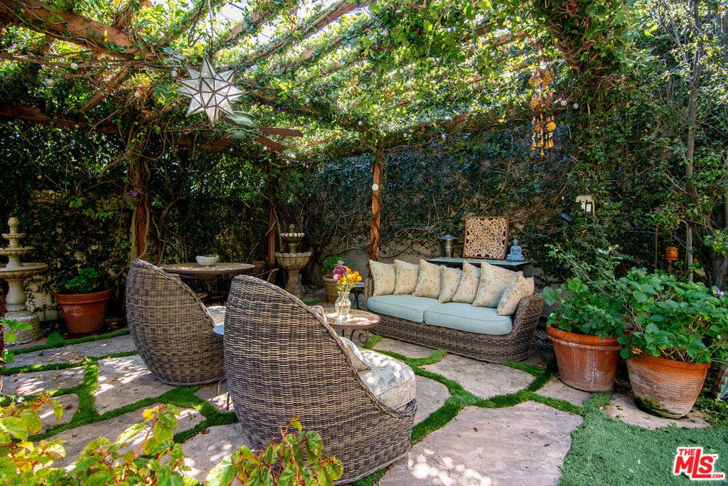 144 S Mansfield Avenue, Los Angeles, CA 90036 144 S Mansfield Avenue, Los Angeles, CA 90036