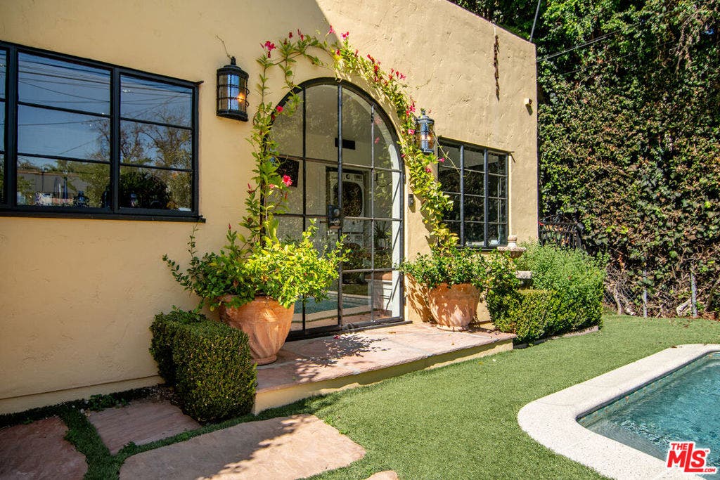144 S Mansfield Avenue, Los Angeles, CA 90036 144 S Mansfield Avenue, Los Angeles, CA 90036