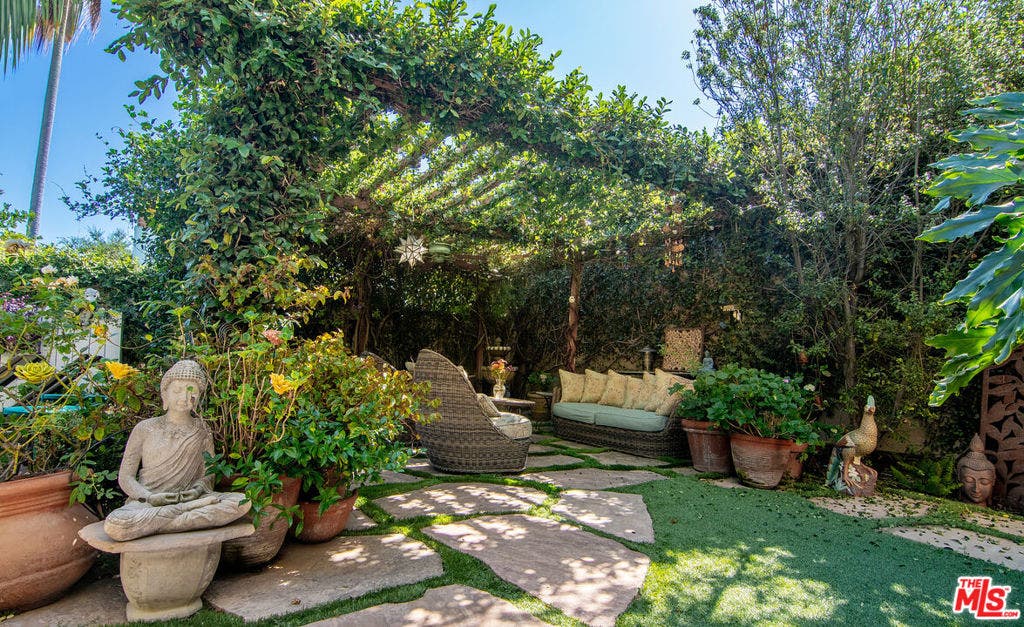 144 S Mansfield Avenue, Los Angeles, CA 90036 144 S Mansfield Avenue, Los Angeles, CA 90036