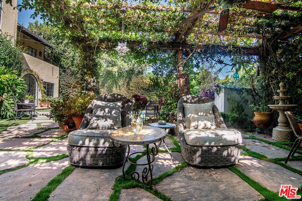 144 S Mansfield Avenue, Los Angeles, CA 90036 144 S Mansfield Avenue, Los Angeles, CA 90036