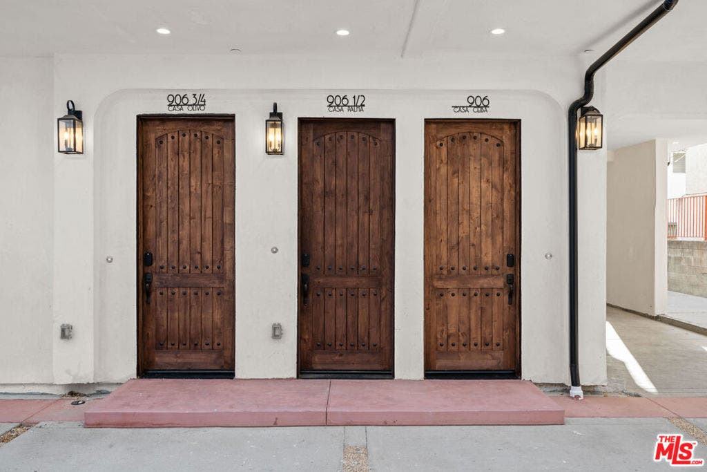 906 S Shenandoah, #3/4, Los Angeles, CA 90035 906 S Shenandoah, #3/4, Los Angeles, CA 90035