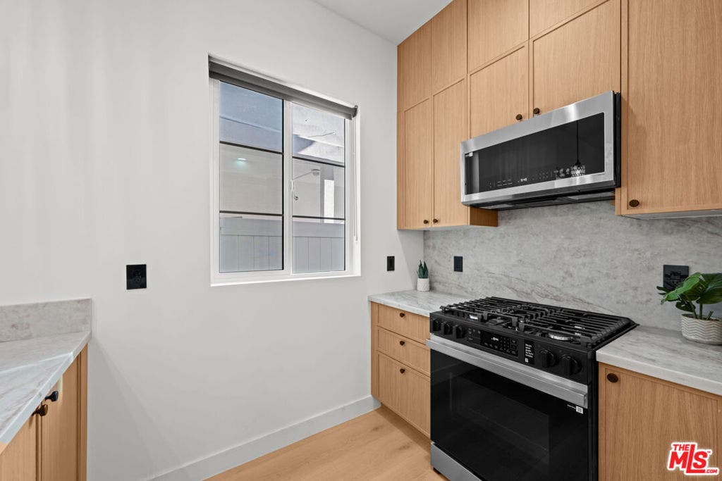 906 S Shenandoah, #3/4, Los Angeles, CA 90035 906 S Shenandoah, #3/4, Los Angeles, CA 90035