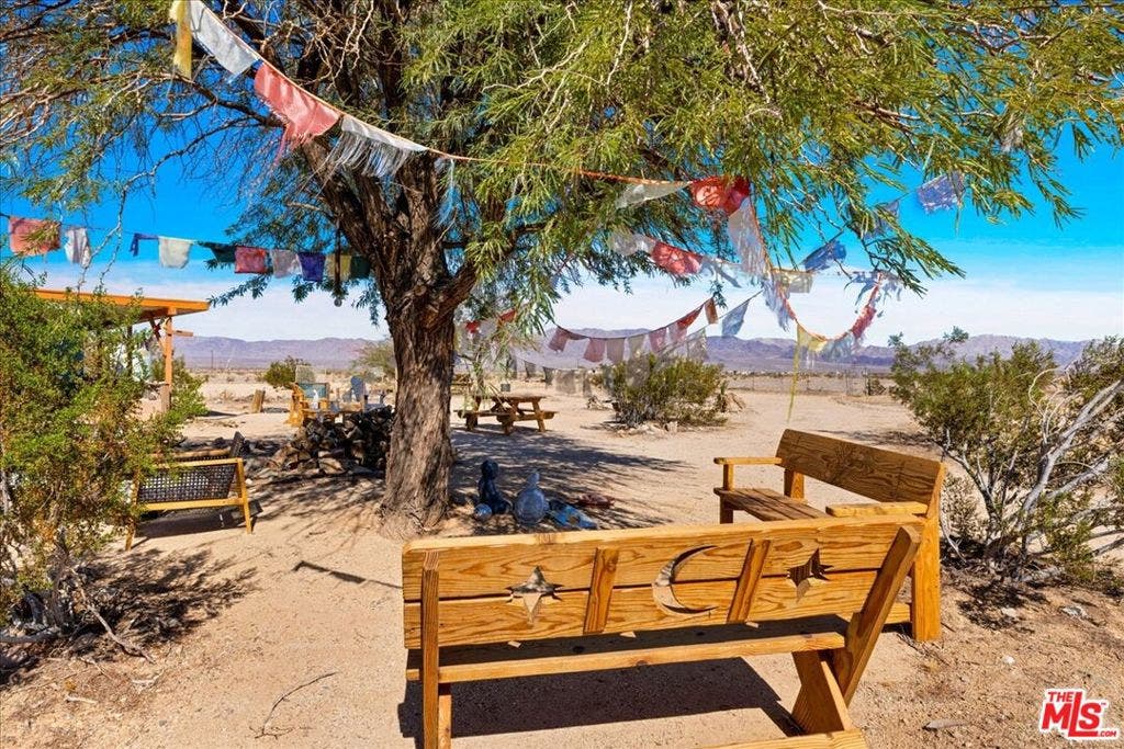 3229 Blower Road, Twentynine Palms, CA 92277 3229 Blower Road, Twentynine Palms, CA 92277