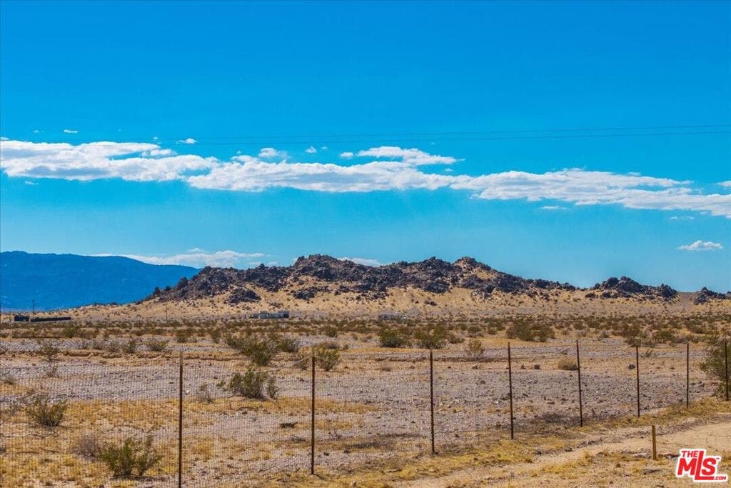 3229 Blower Road, Twentynine Palms, CA 92277 3229 Blower Road, Twentynine Palms, CA 92277