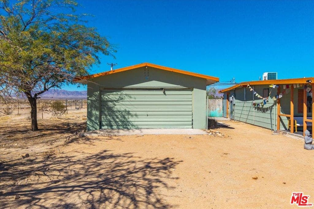 3229 Blower Road, Twentynine Palms, CA 92277 3229 Blower Road, Twentynine Palms, CA 92277