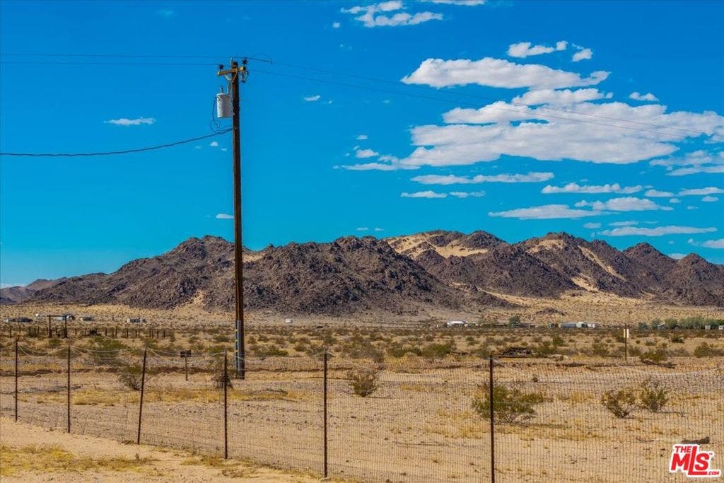 3229 Blower Road, Twentynine Palms, CA 92277 3229 Blower Road, Twentynine Palms, CA 92277