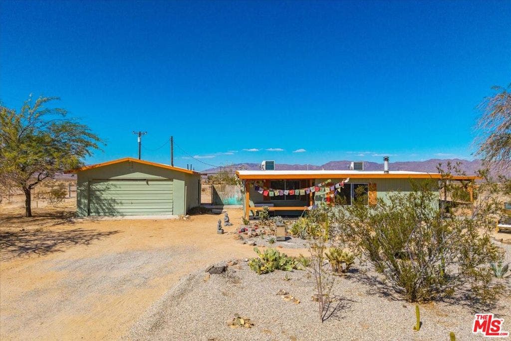 3229 Blower Road, Twentynine Palms, CA 92277 3229 Blower Road, Twentynine Palms, CA 92277