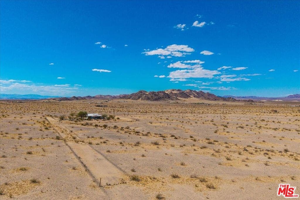 3229 Blower Road, Twentynine Palms, CA 92277 3229 Blower Road, Twentynine Palms, CA 92277