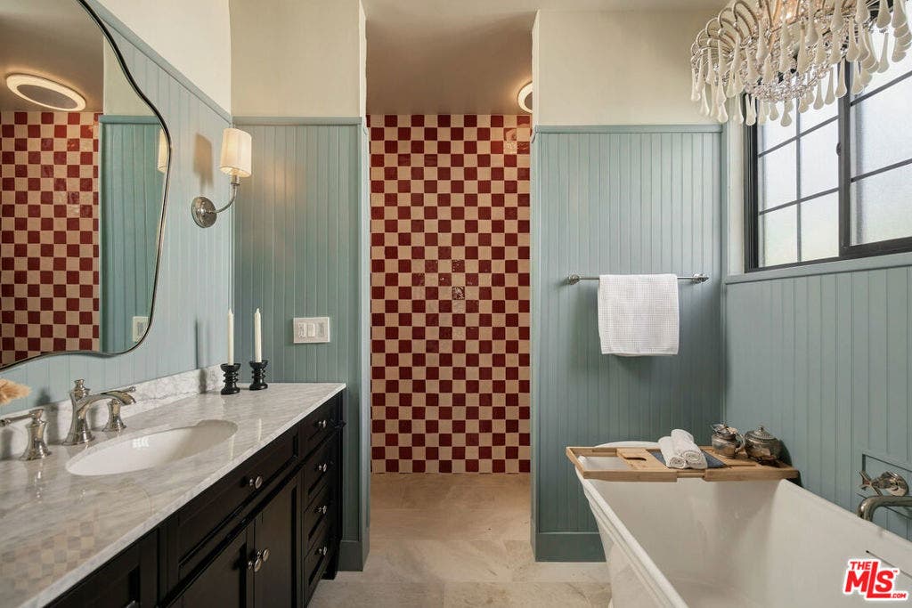 1358 S Ridgeley Drive, Los Angeles, CA 90019 1358 S Ridgeley Drive, Los Angeles, CA 90019