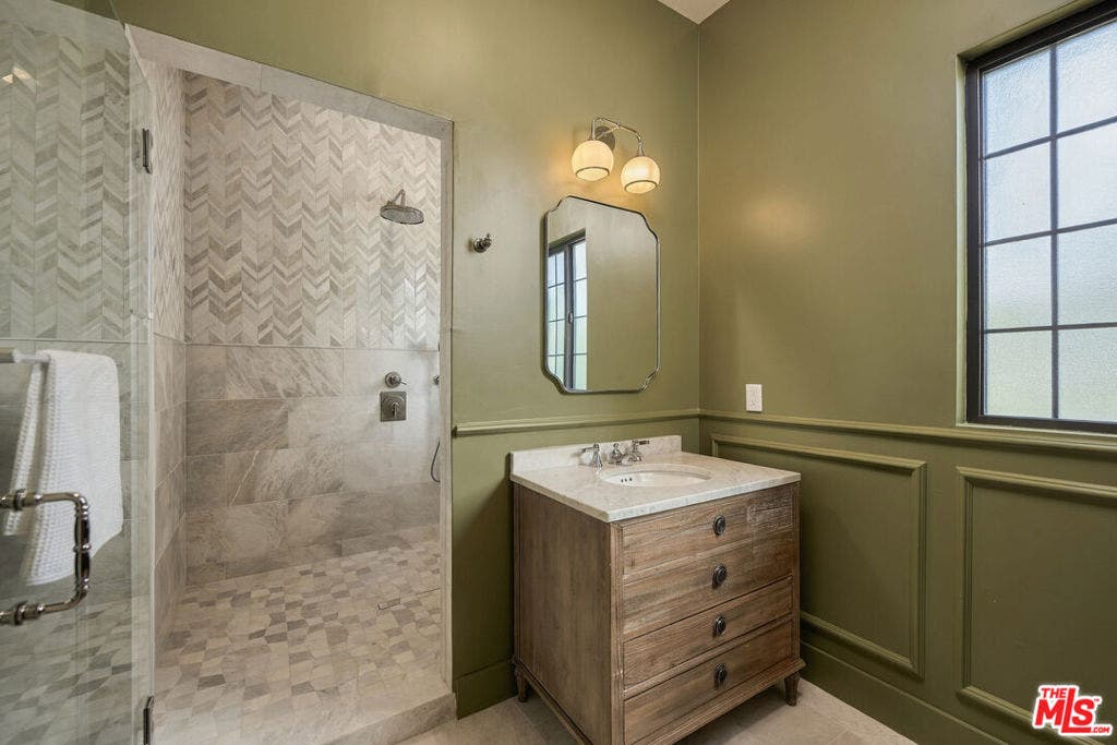 1358 S Ridgeley Drive, Los Angeles, CA 90019 1358 S Ridgeley Drive, Los Angeles, CA 90019