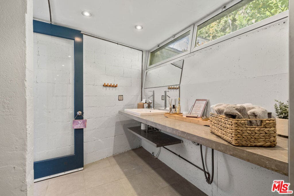 1853 Nichols Canyon Road, Los Angeles, CA 90046 1853 Nichols Canyon Road, Los Angeles, CA 90046
