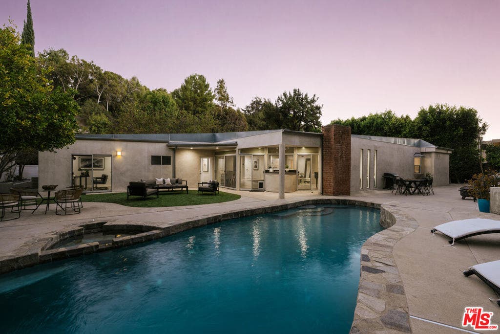 15539 Hamner Drive, Los Angeles, CA 90077