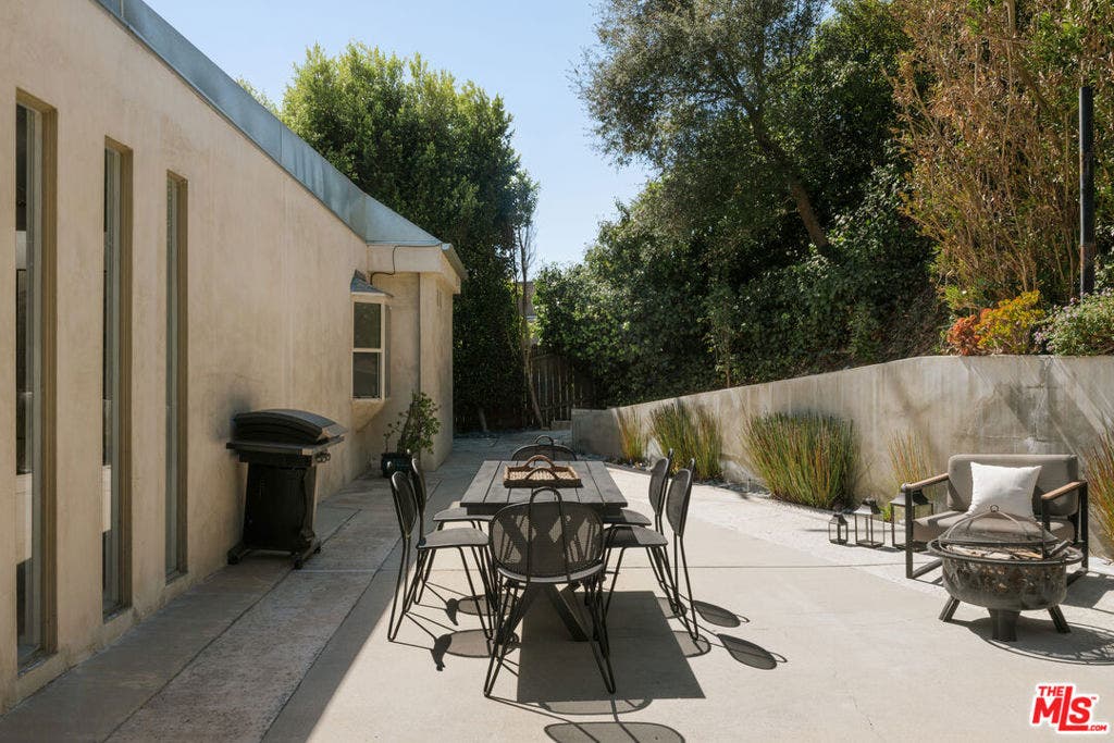 15539 Hamner Drive, Los Angeles, CA 90077