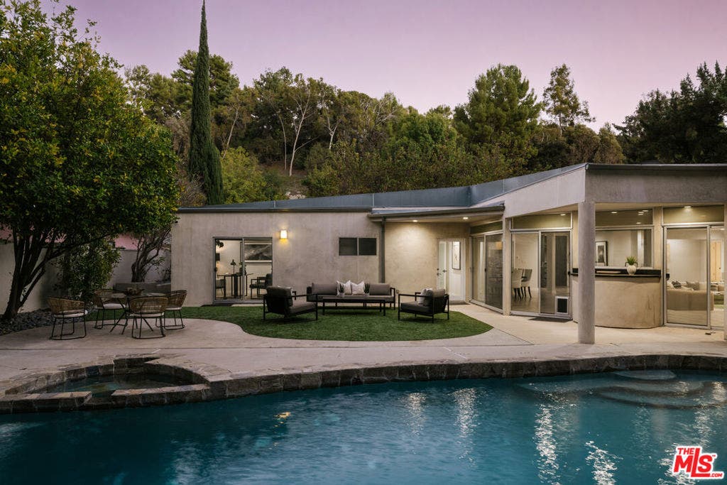 15539 Hamner Drive, Los Angeles, CA 90077