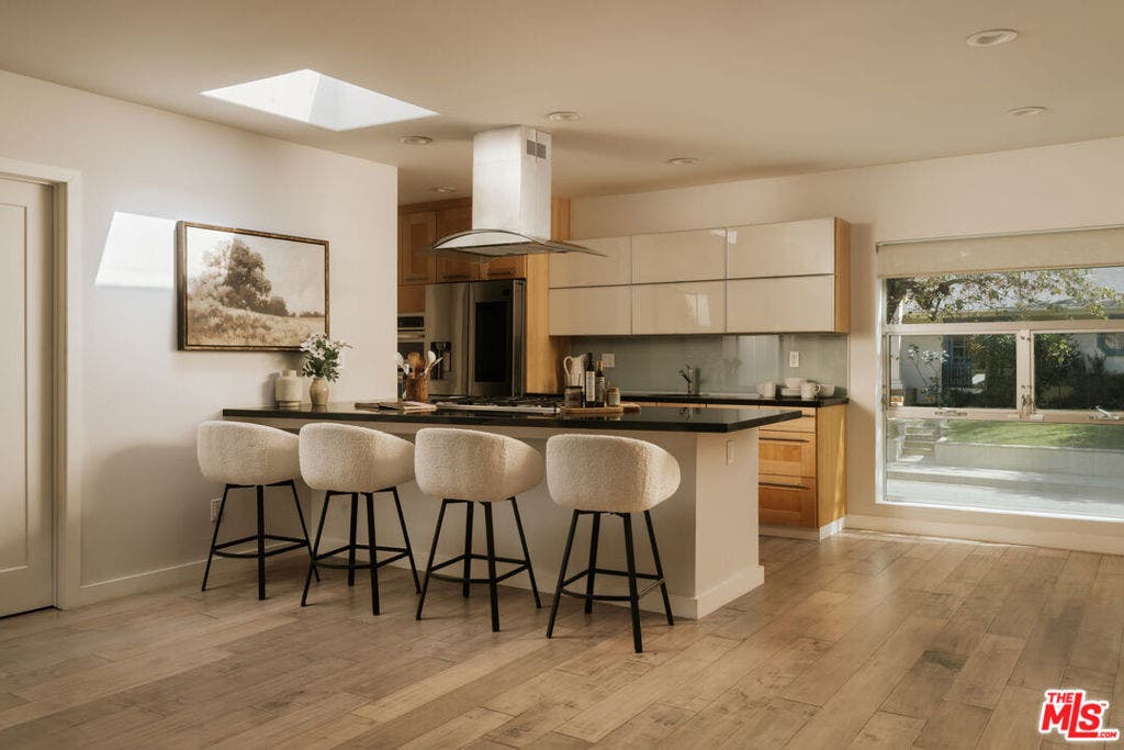 15539 Hamner Drive, Los Angeles, CA 90077