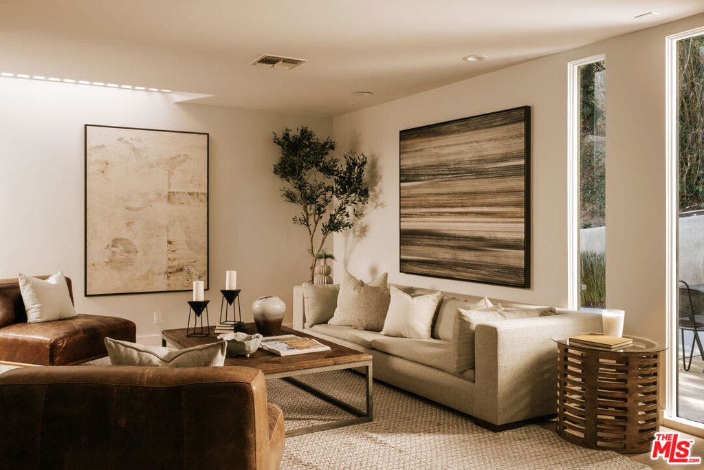 15539 Hamner Drive, Los Angeles, CA 90077