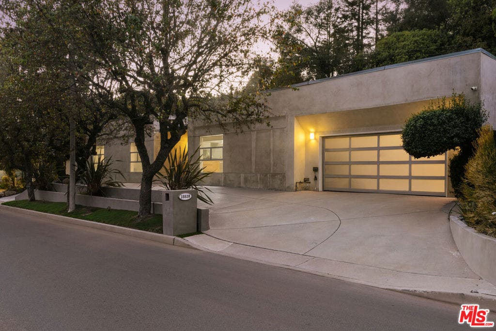 15539 Hamner Drive, Los Angeles, CA 90077
