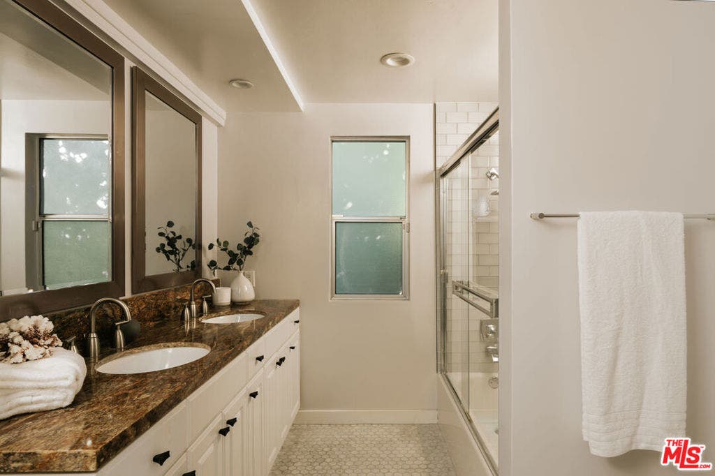 15539 Hamner Drive, Los Angeles, CA 90077