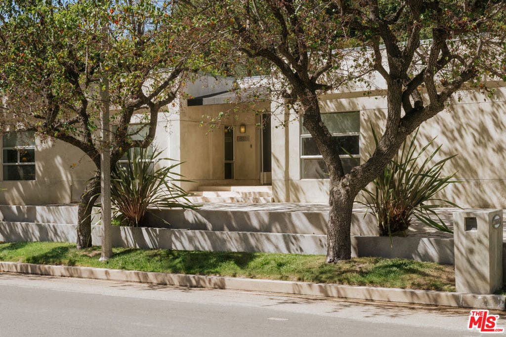 15539 Hamner Drive, Los Angeles, CA 90077