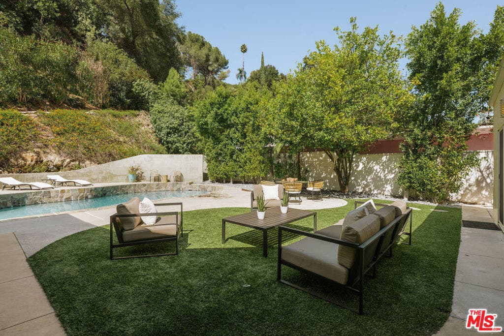 15539 Hamner Drive, Los Angeles, CA 90077