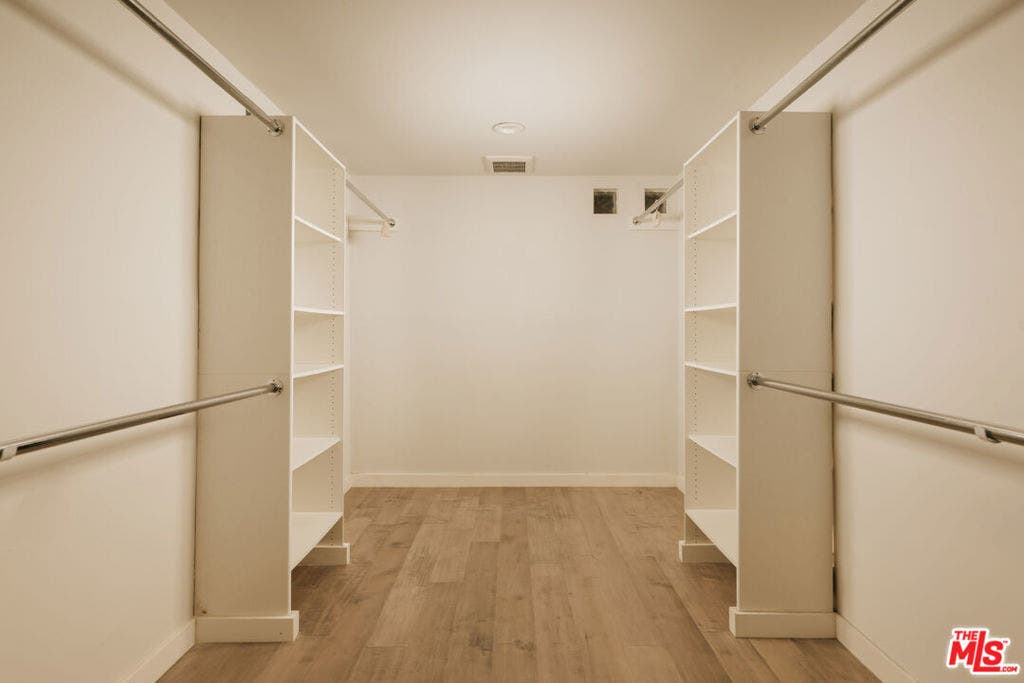 15539 Hamner Drive, Los Angeles, CA 90077