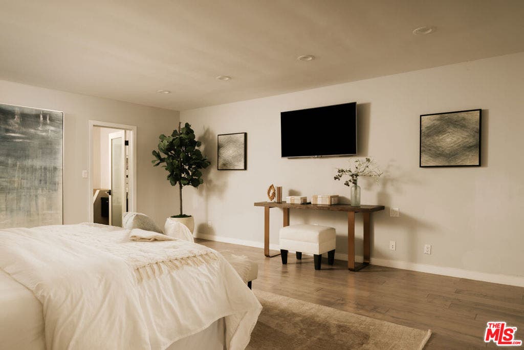 15539 Hamner Drive, Los Angeles, CA 90077
