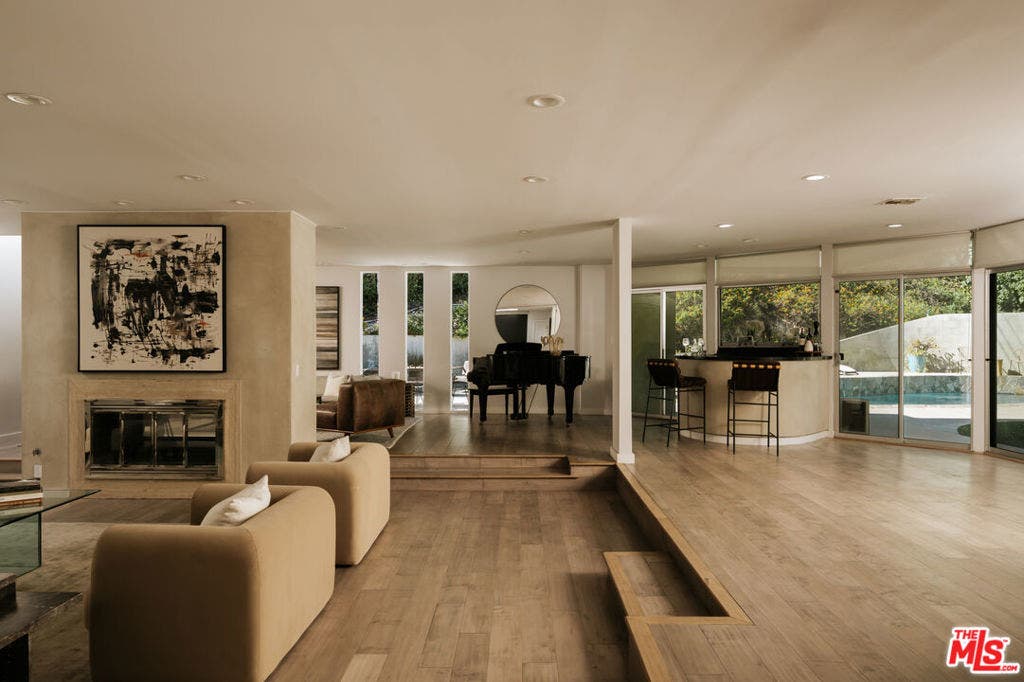 15539 Hamner Drive, Los Angeles, CA 90077