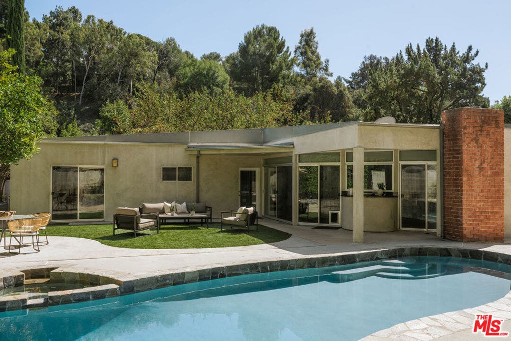 15539 Hamner Drive, Los Angeles, CA 90077