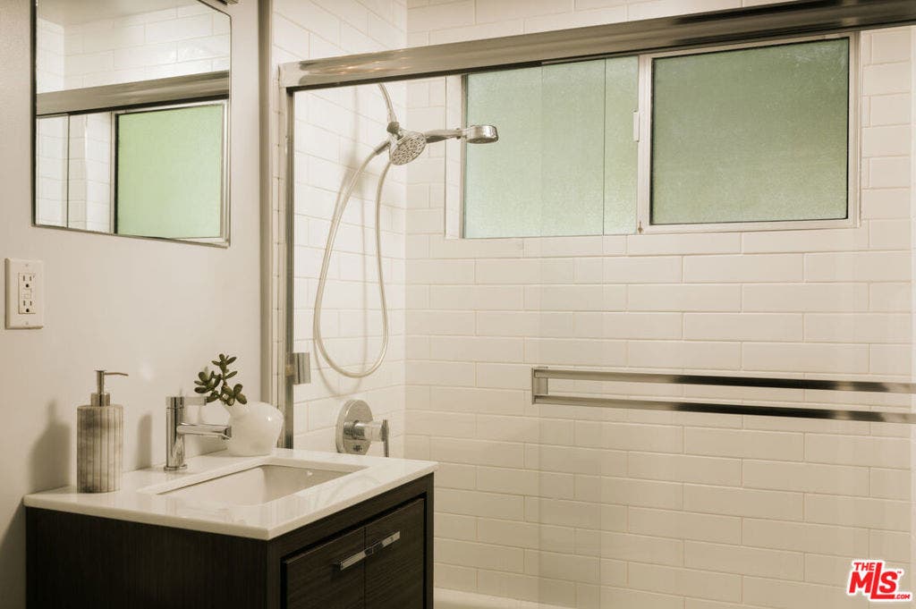 15539 Hamner Drive, Los Angeles, CA 90077