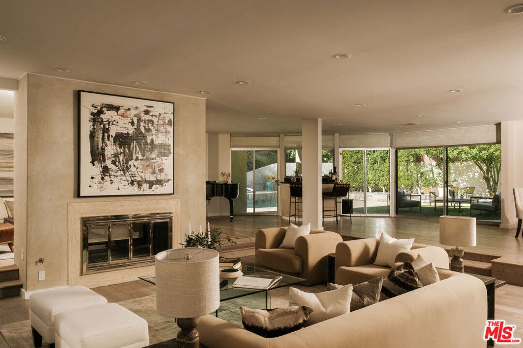 15539 Hamner Drive, Los Angeles, CA 90077