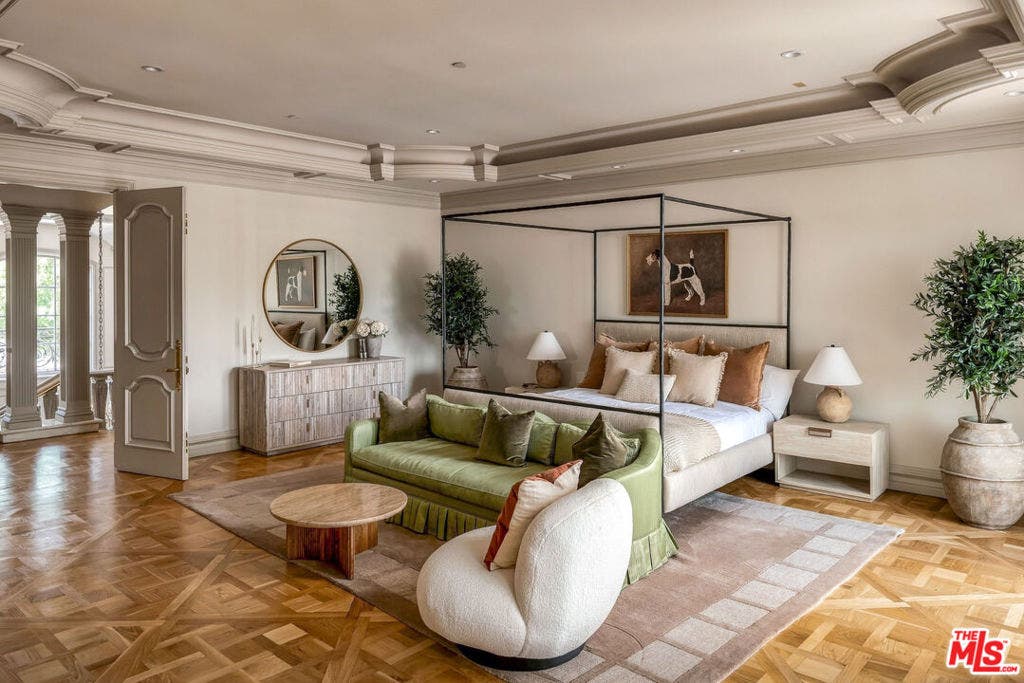 628 N Rodeo Drive, Beverly Hills, CA 90210 628 N Rodeo Drive, Beverly Hills, CA 90210